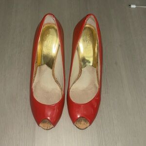 USED MICHEAL KORS WOMENS HIGH HEELS SIZE 8